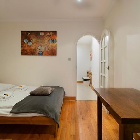 Stylish 2 Bedroom Apartment Morsztynowska Street クラクフ エクステリア 写真